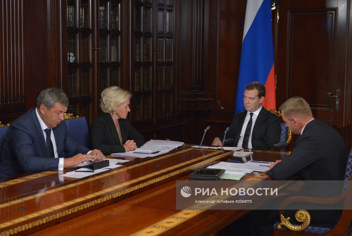 Д.Медведев провел совещание