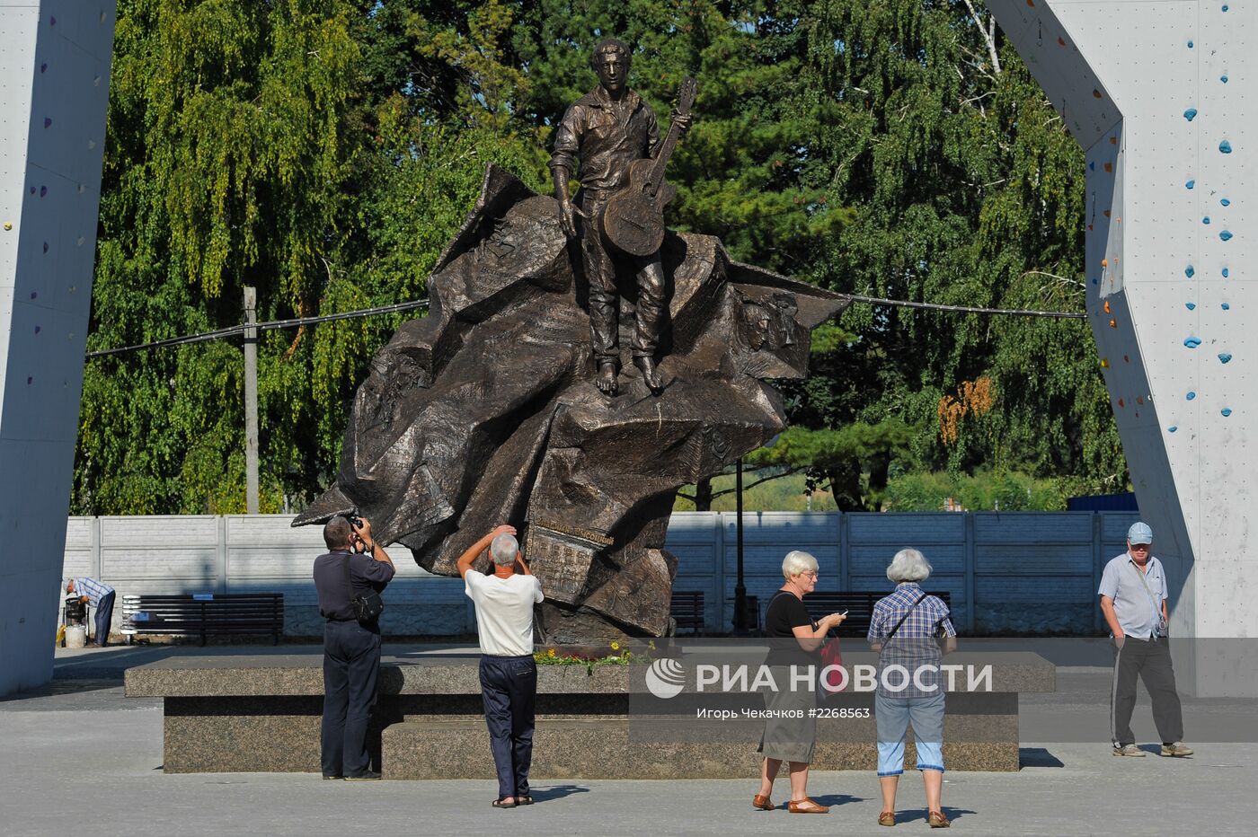 Открытие памятника Владимиру Высоцкому в Харькове