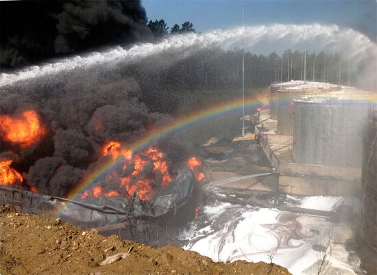 Пожар в нефтяном резервуаре в Иркутской области