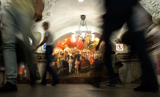 Открытие панно на станции метро "Киевская" после реконструкции
