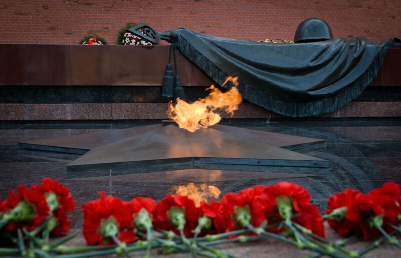 8 мая - Состоялось открытие мемориального архитектурного ансамбля "Могила Неизвестного солдата"