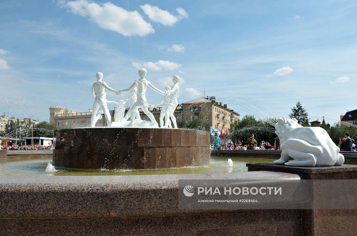 Воссозданный фонтан "Детский хоровод" открыт в Волгограде