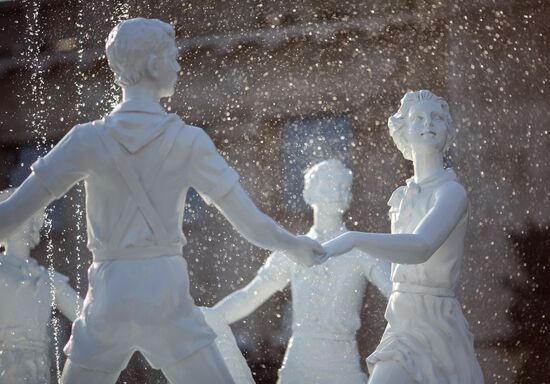 Воссозданный фонтан "Детский хоровод" открыт в Волгограде