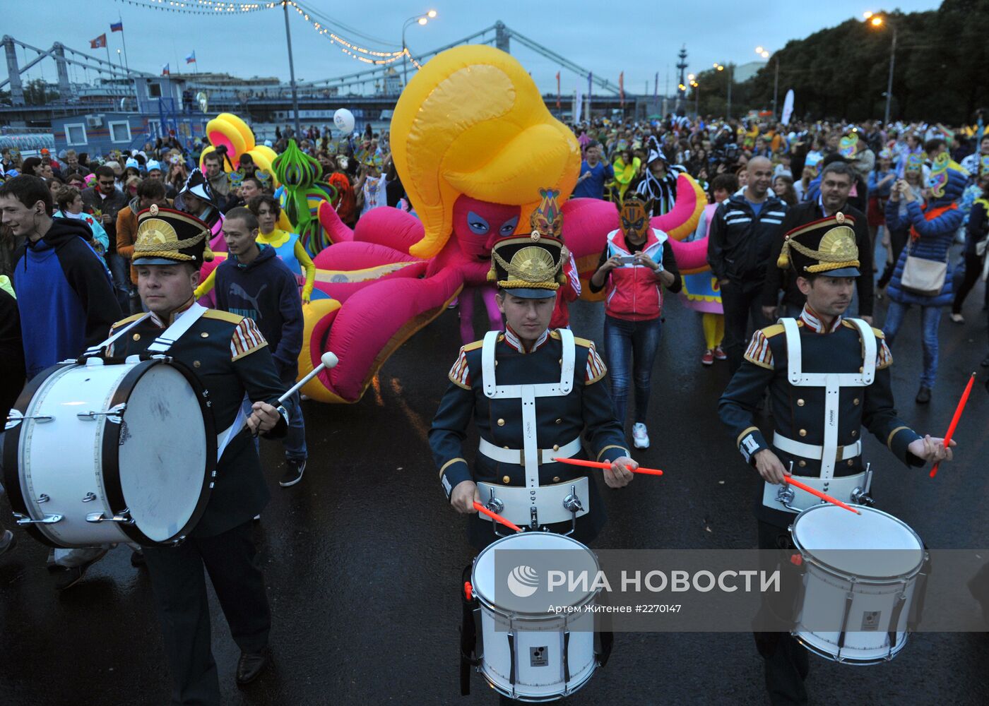 Карнавал в честь 85-летия парка Горького