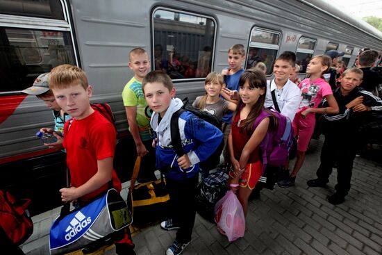 Дети из Амурской области прибыли на отдых во Владивосток