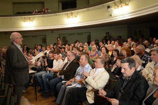 Сбор труппы Российского академического молодежного театра