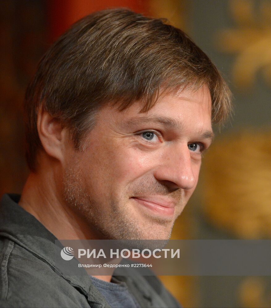 Сбор труппы московского академического театра имени Маяковского