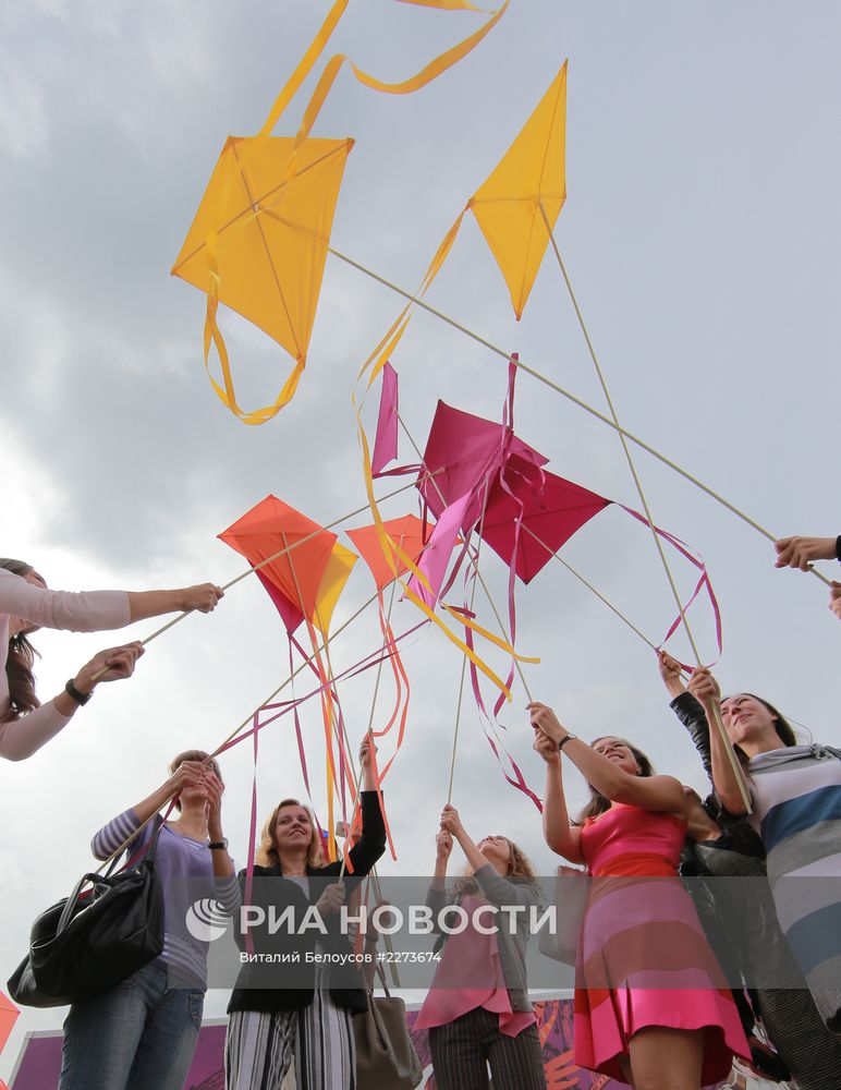 Флешмоб Cirque du Soleil по запуску воздушных змеев