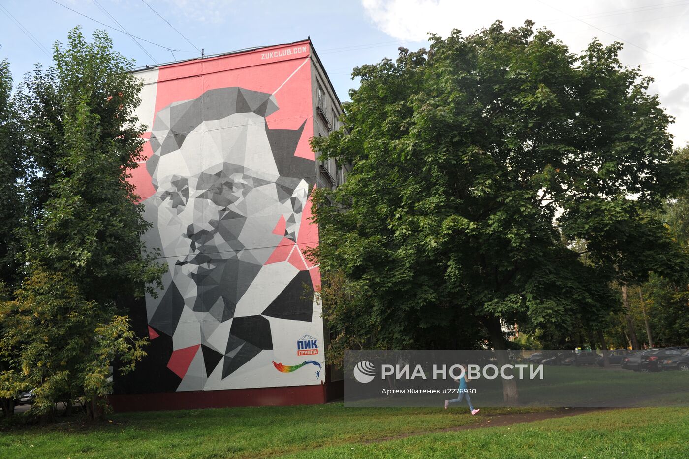 Граффити на фасадах домов в Москве