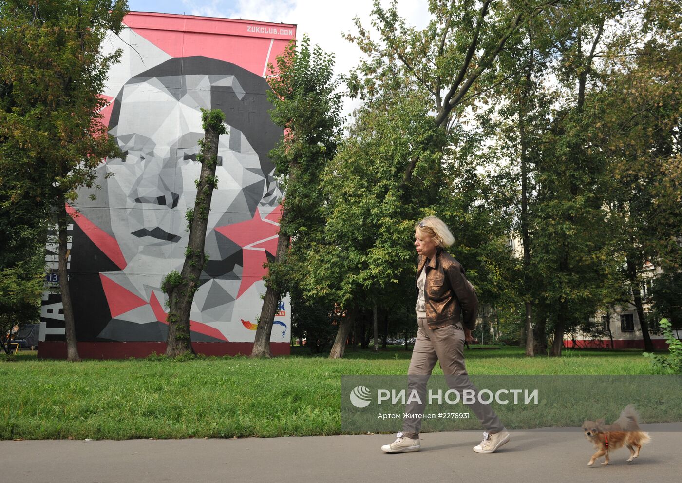 Граффити на фасадах домов в Москве