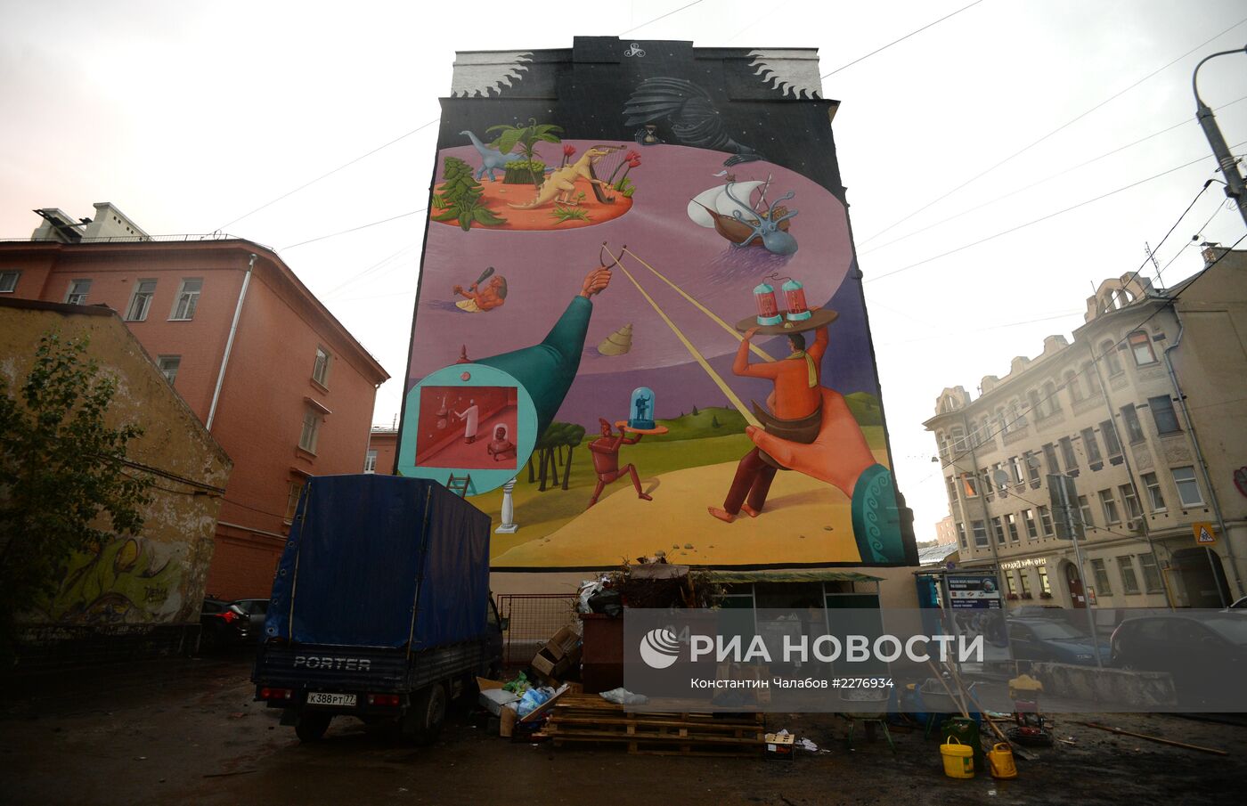 Граффити на фасадах домов в Москве