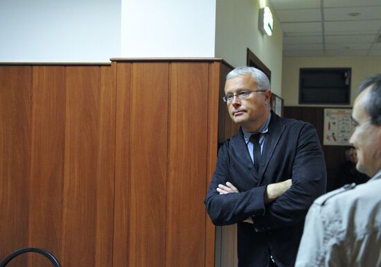 Перенос рассмотрения жалобы на приговор банкиру А.Лебедеву