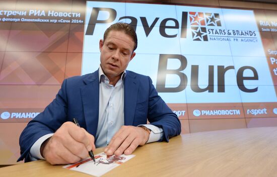 Пресс-конференция хоккеиста Павла Буре в РИА Новости