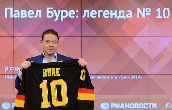 Пресс-конференция хоккеиста Павла Буре в РИА Новости