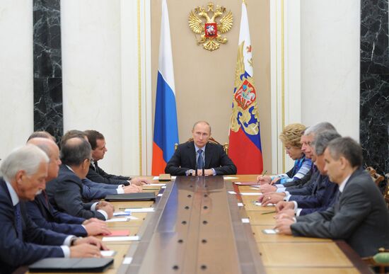 В.Путин проводит оперативное совещание Совета безопасности РФ