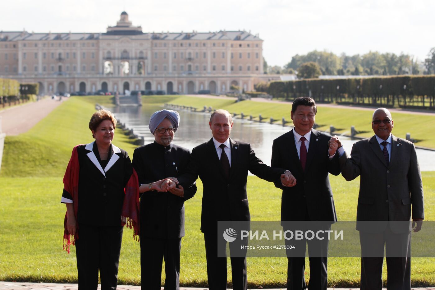 Общее фотографирование глав делегаций стран-участниц БРИКС