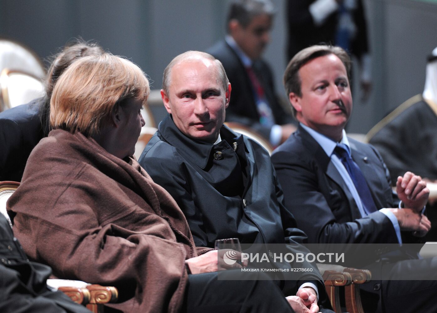 В.Путин на Водно-музыкальном шоу для гостей саммита G20