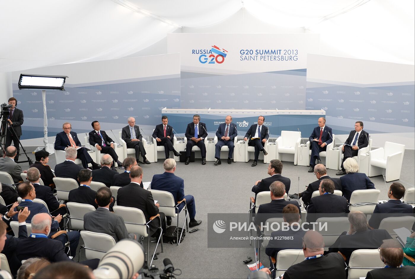 Встреча В. Путина с представителями Business 20 и Labour 20