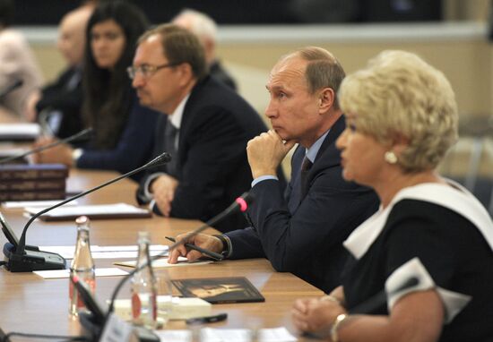 В.Путин побывал в СПбГУ на презентации книги А.Собчака