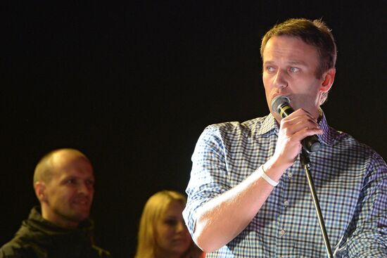 Митинг сторонников Алексея Навального на Болотной площади