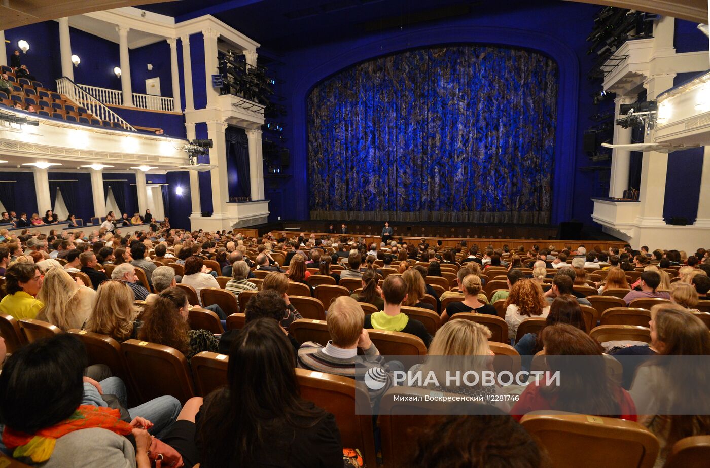 Сбор труппы театра им. Станиславского и Немировича-Данченко