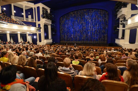 Сбор труппы театра им. Станиславского и Немировича-Данченко