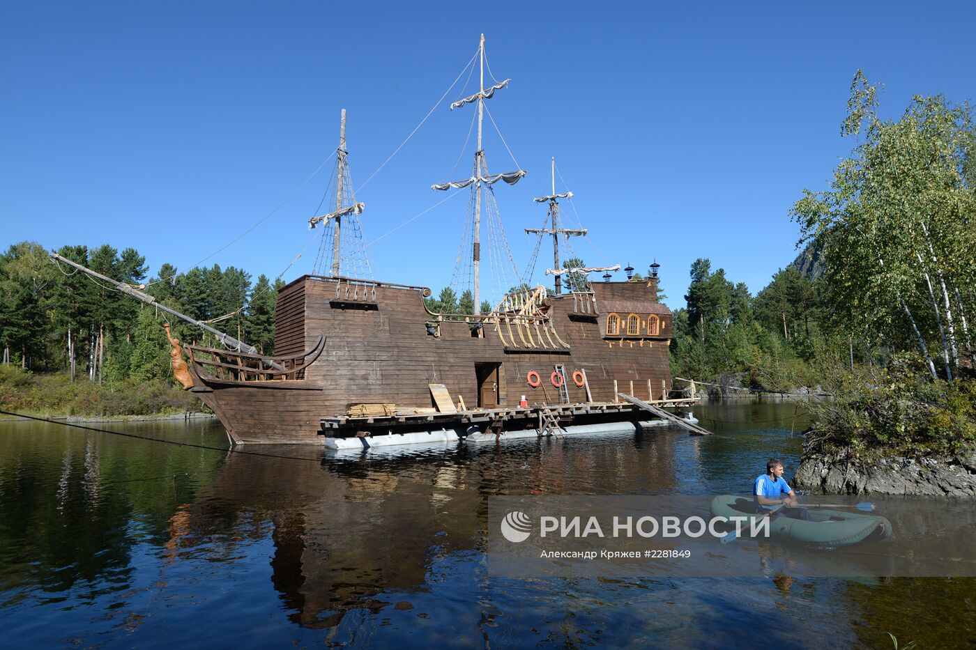 Строительство пиратского корабля "Черная жемчужина" в Хакасии