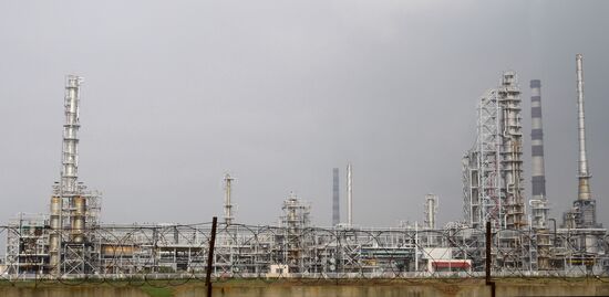 Нефтеперерабатывающий завод и нефтепровод "Дружба"