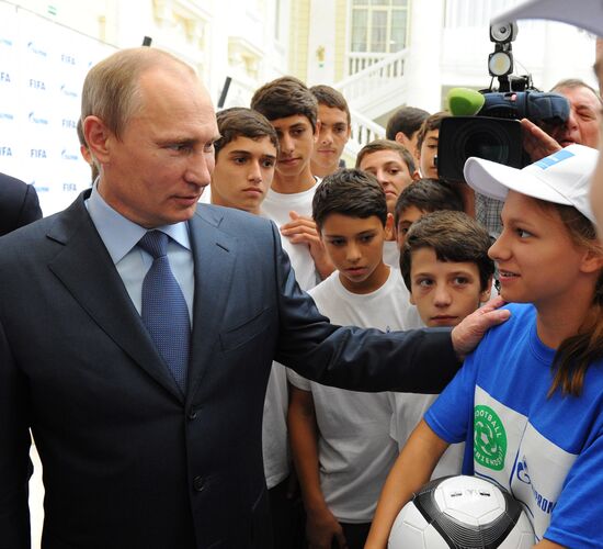 В.Путин встретился с главами "Газпрома" и ФИФА