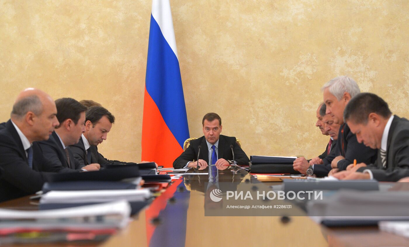 Д.Медведев провел заседание набсовета ВЭБа
