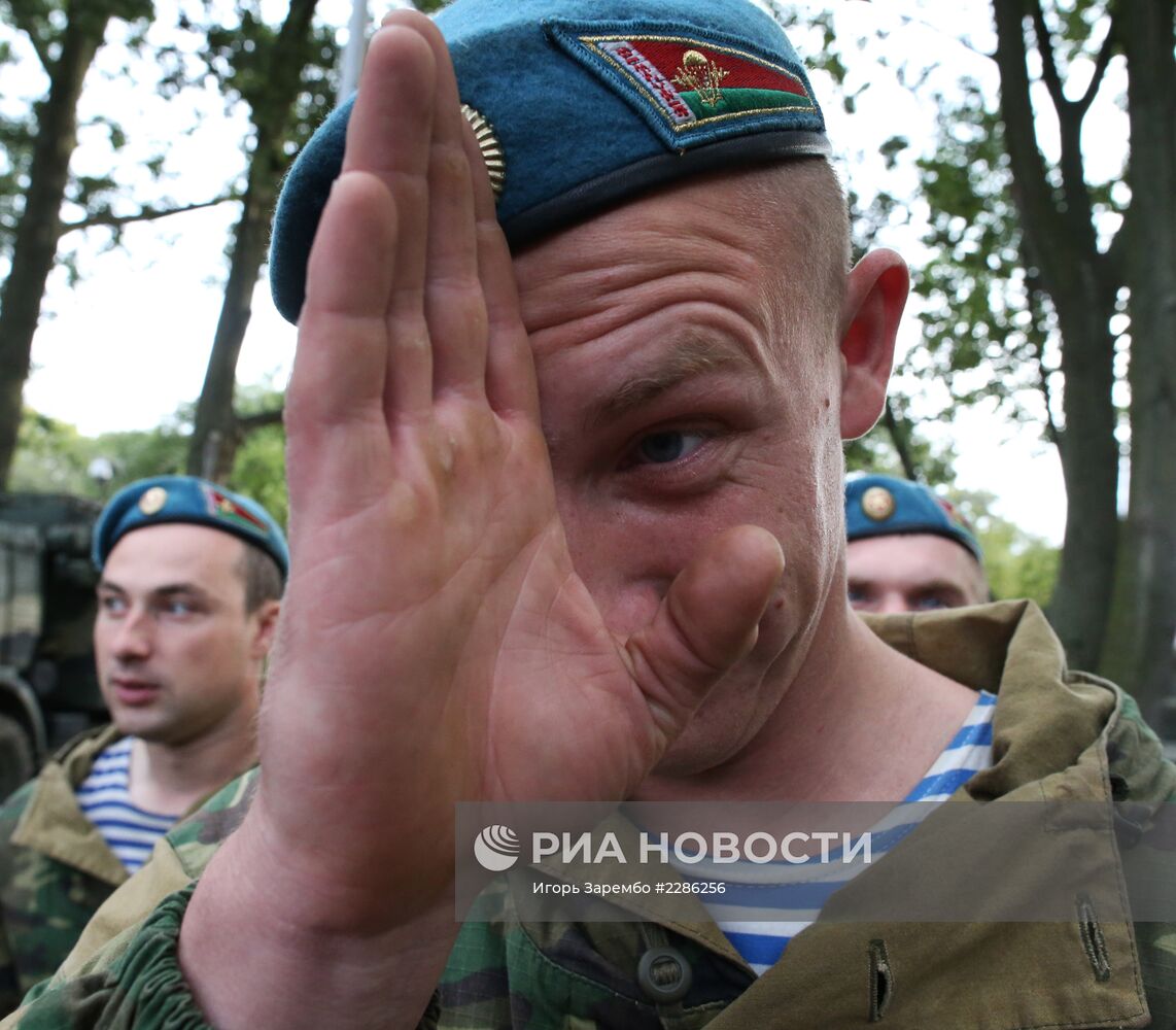 Прибытие белорусских десантников на учения "Запад-2013"