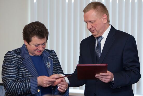 С.Орлова получила удостоверение губернатора Владимирской области