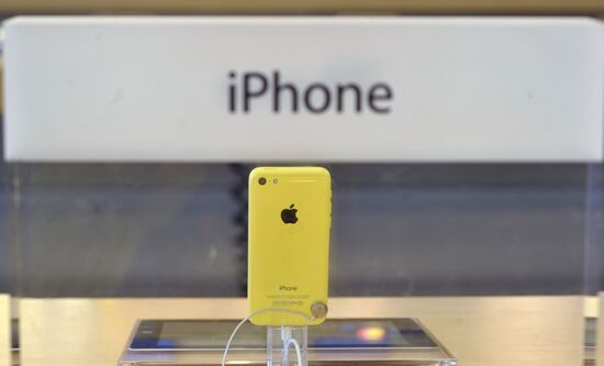 Старт продаж cмартфонов iPhone 5s и iPhone 5c в США