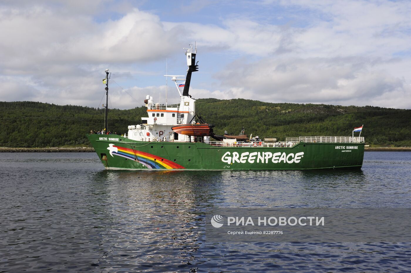 Судно Greenpeace "Арктик Санрайз" задержано пограничниками РФ