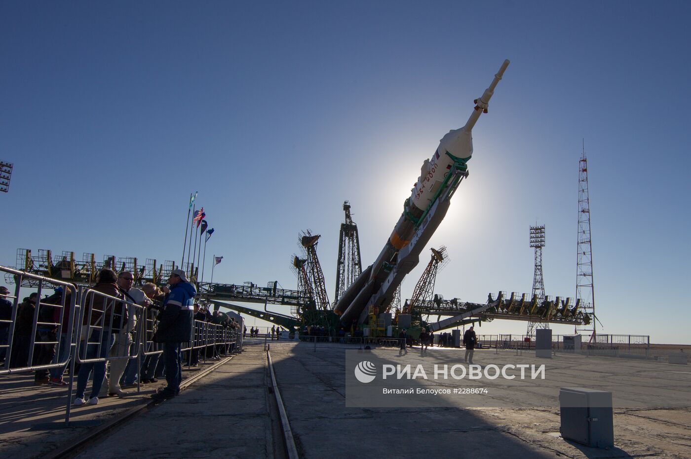 Вывоз ракеты "Союз-ФГ" с кораблем "Союз ТМА-10М"на старт