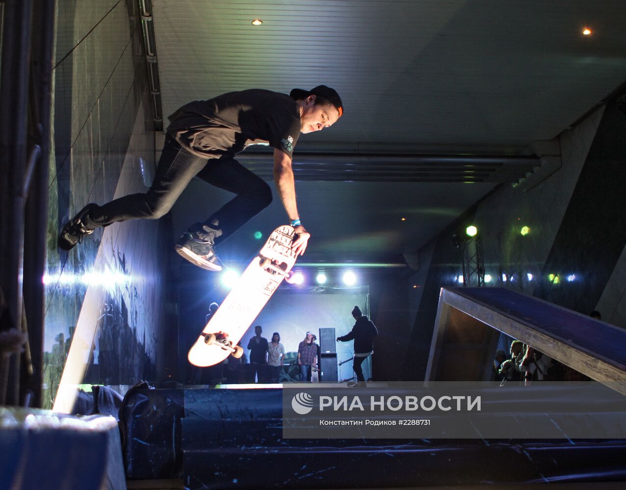 Первый чемпионат по скейтбордингу в Московском метрополитене