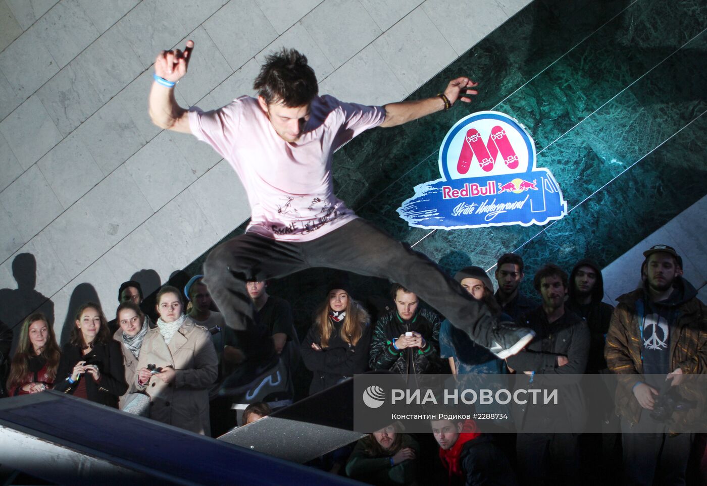 Первый чемпионат по скейтбордингу в Московском метрополитене