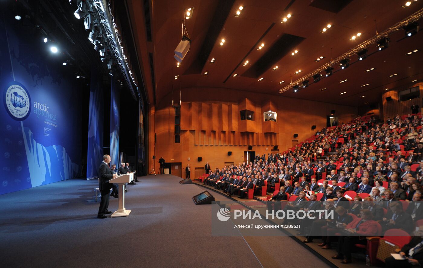 В.Путин на Международном арктическом форуме в Салехарде