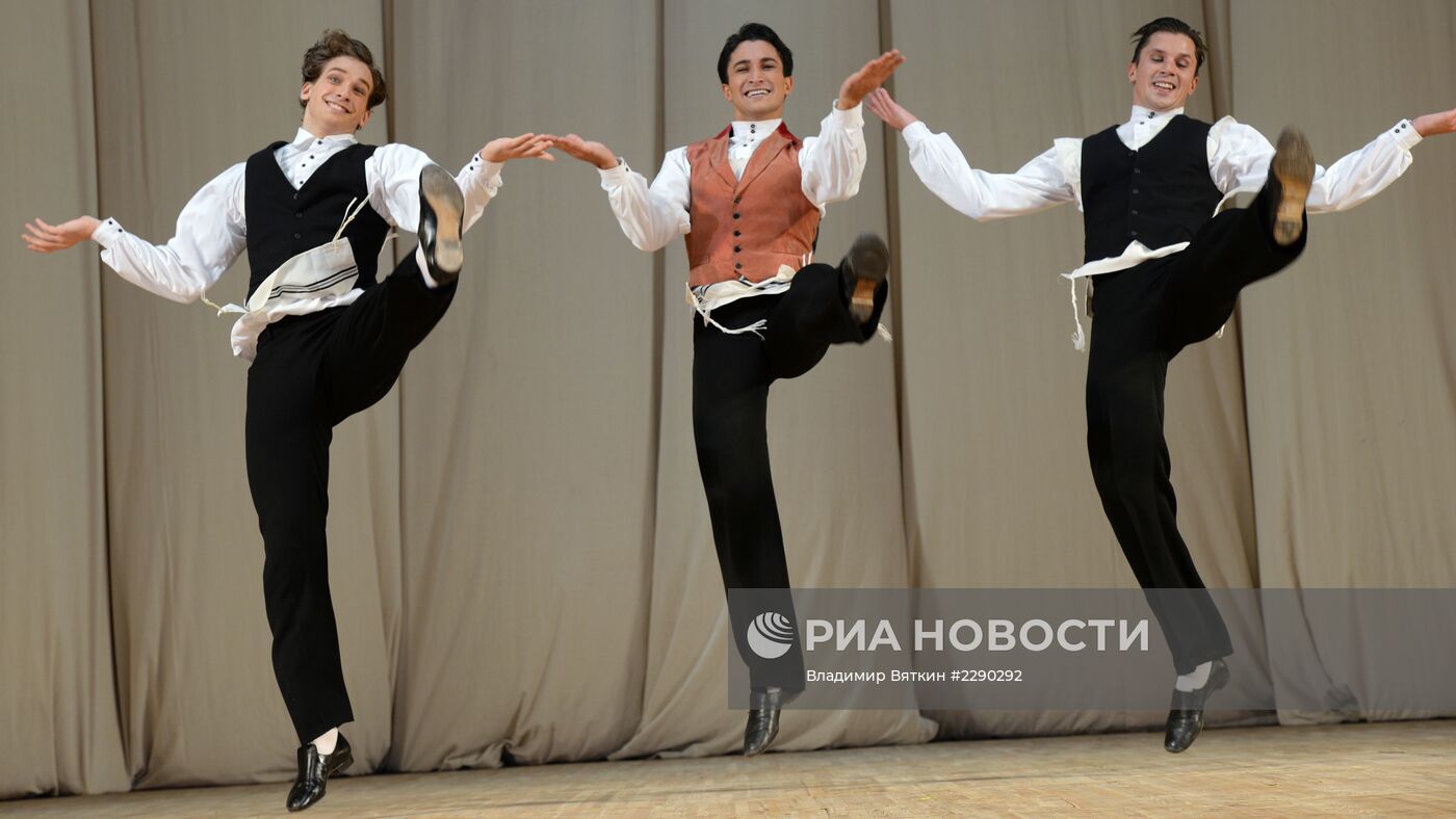 Репетиция Государственного академического ансамбля народного танца им. И. Моисеева