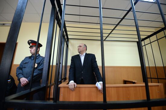 Рассмотрение ходатайства о продлении ареста Арнольду Шалмуеву