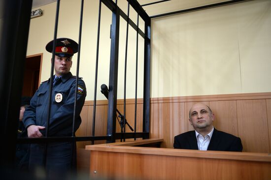 Рассмотрение ходатайства о продлении ареста Арнольду Шалмуеву