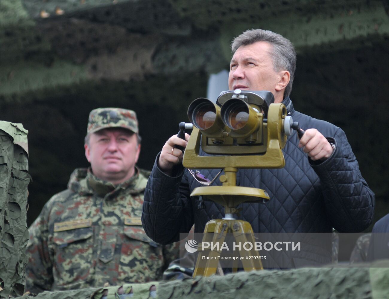 В.Янукович на учениях во Львовской области