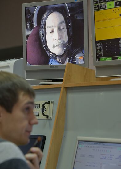 Тренировка экипажа пилотируемого корабля "Союз ТМА-11М"