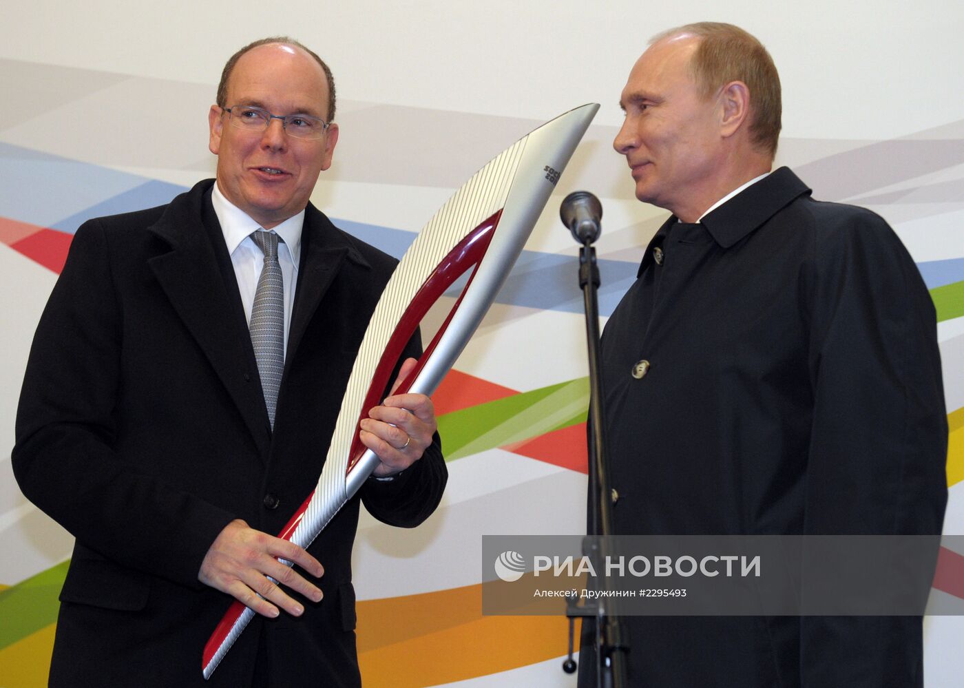 В.Путин и князь Монако Альбер II посетили выставку Олимпийских факелов
