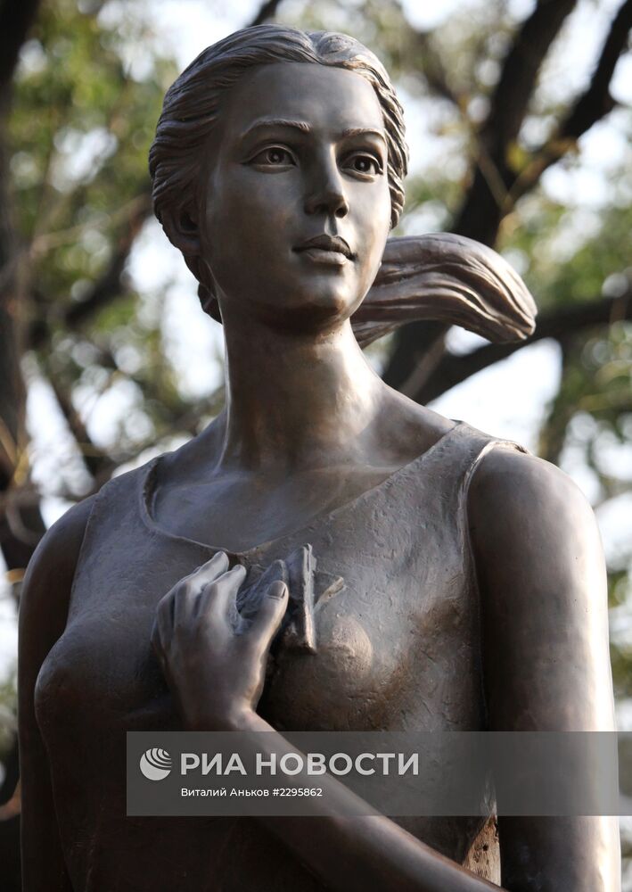 Памятник героине песня "Катюша" установили во Владивостоке
