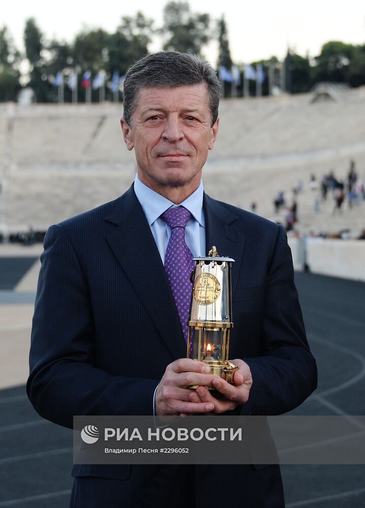 Церемония передачи Олимпийского огня Оргкомитету "Сочи 2014"