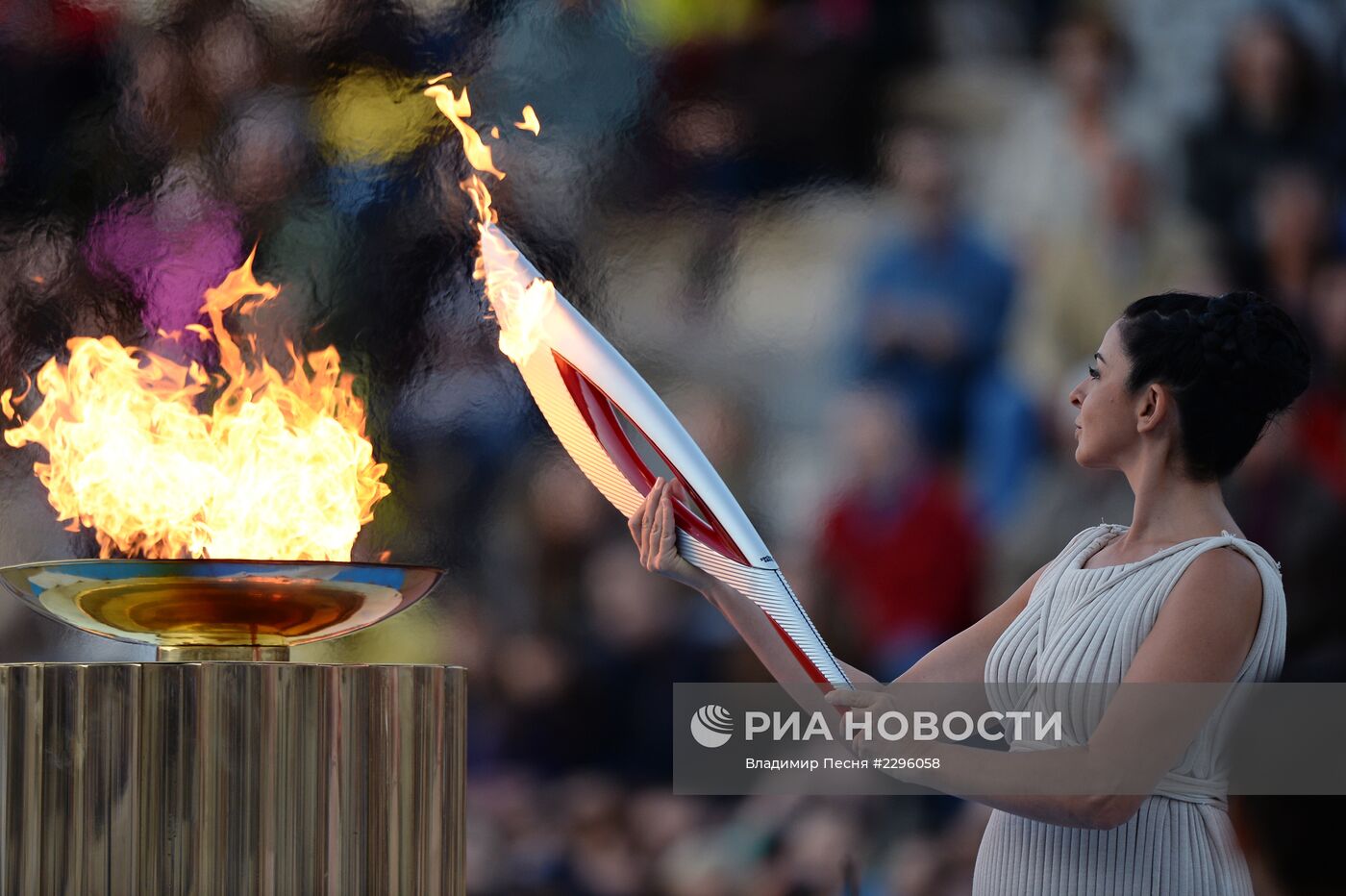 Церемония передачи Олимпийского огня Оргкомитету "Сочи 2014"