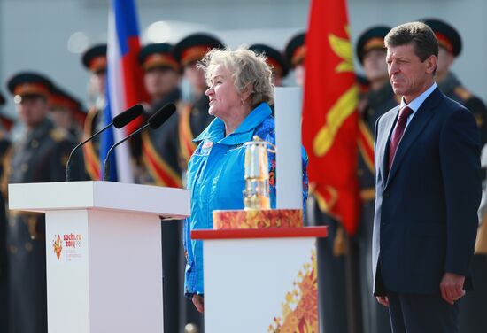 Церемония встречи Олимпийского огня в Москве