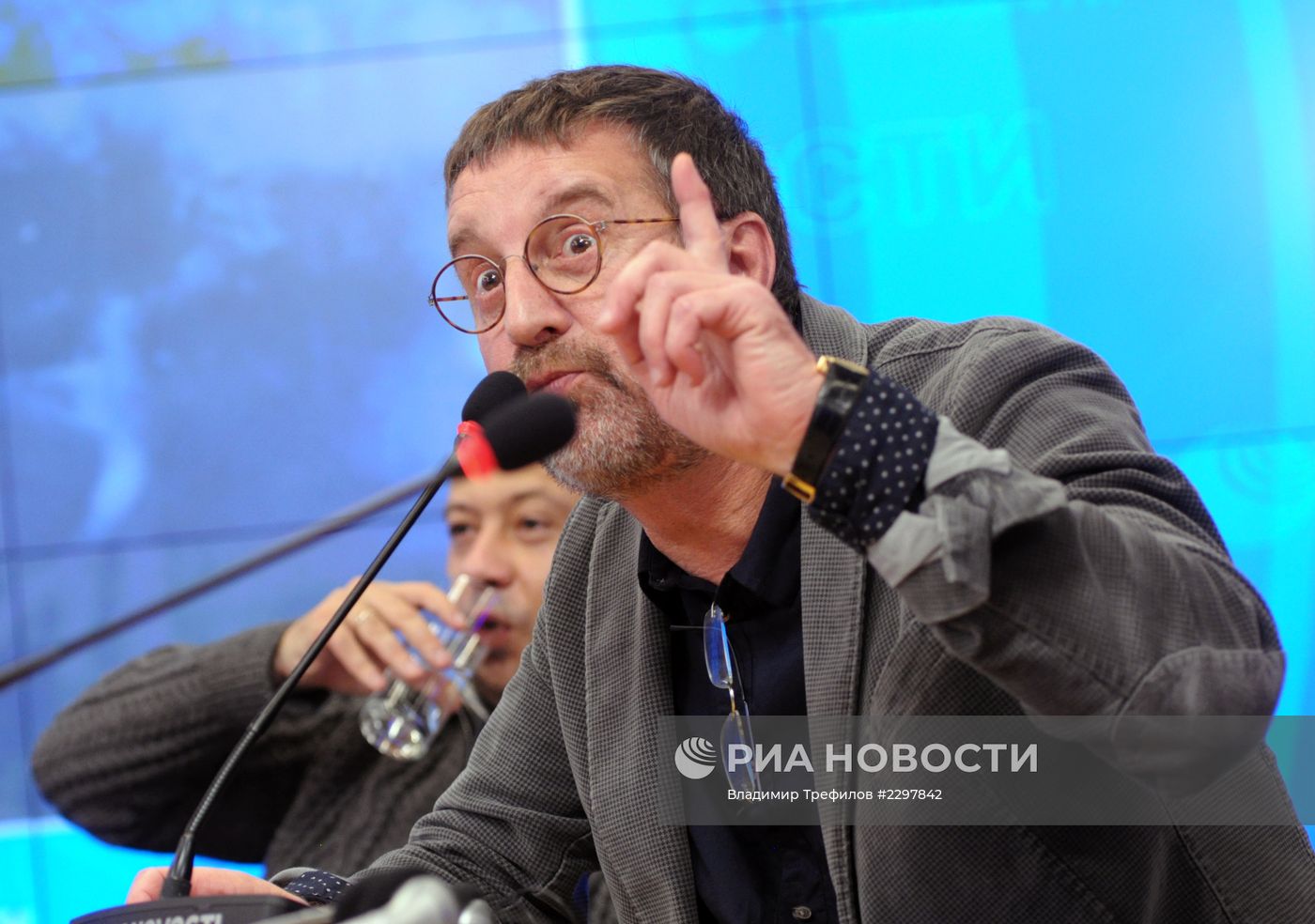 П/к, посвященная завершению работы над кинолентой "Трудно быть Богом"
