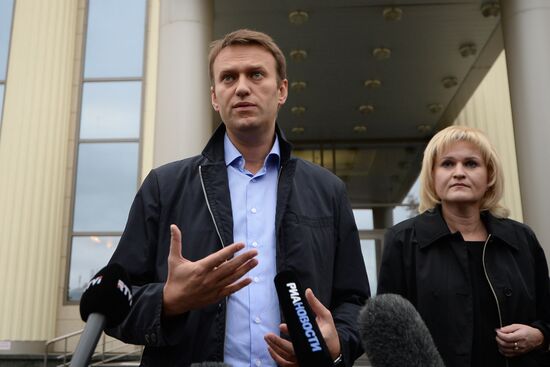 Рассмотрение уголовного дела против братьев Навальных